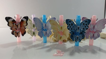 فراشات توزيعات مختلفة لعدة مناسبات الوان زاهية