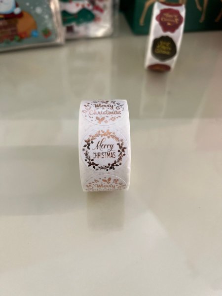 ملصقات الكريسماس ذهبي  ٢.٥سم الرول ٥٠٠ملصق 🎅