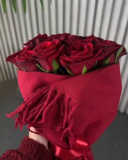 سكارف ميكاسا الاحمر مع او بدون الورد